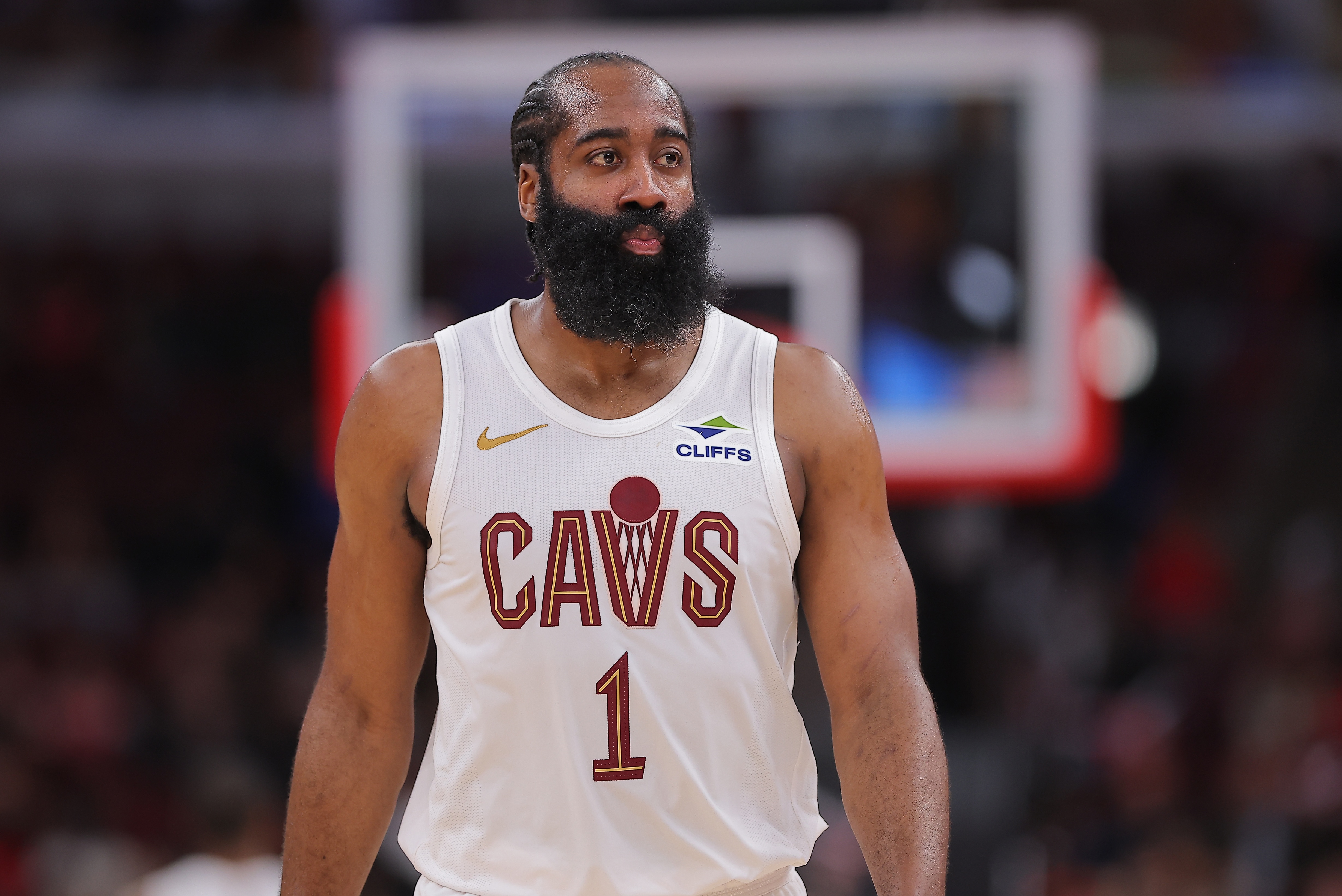 AG体育官方网站-顶不住！哈登13中6拿17分 下半场仅出场8分钟